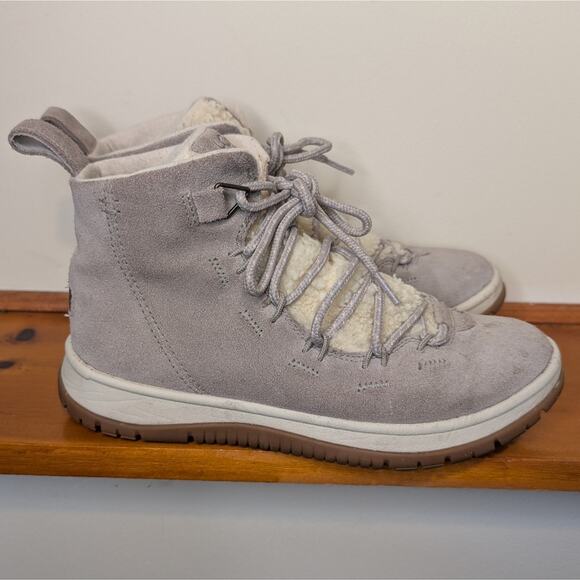 UGG Lakesider Sneaker Boots 7.5 - Picture 1 of 7